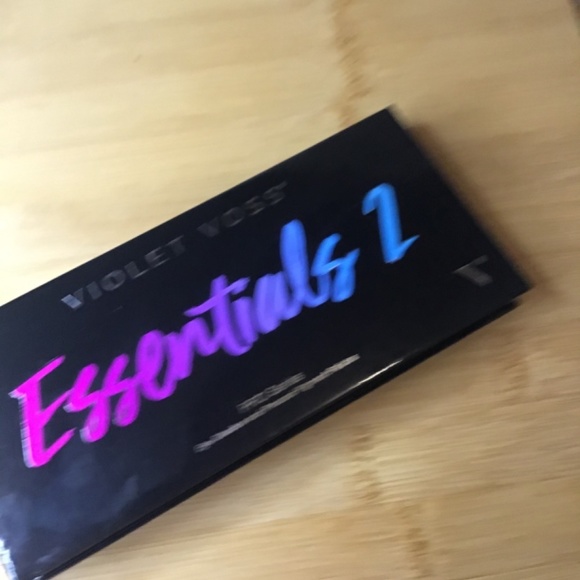 Violet Voss essentials 2 pallet pro series - Picture 8 of 8